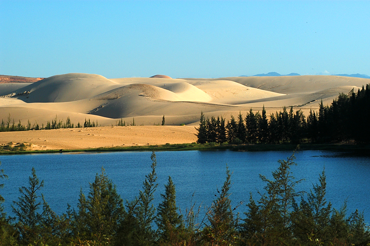 Panoramic view of Bau Trang White Lake surrounded by white sand dunes