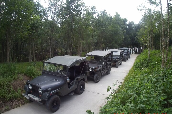 Private jeep tour on rural roads