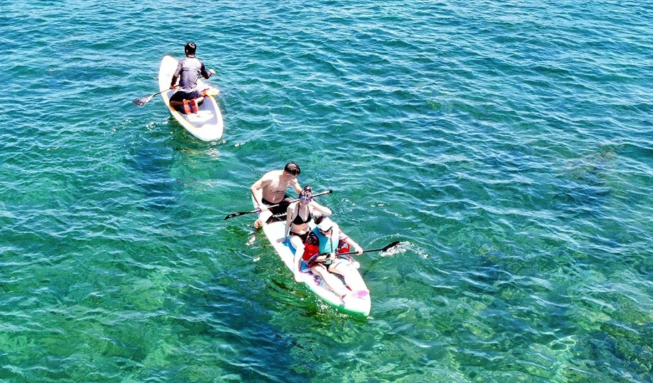 Canoe arriving at Ky Co beach