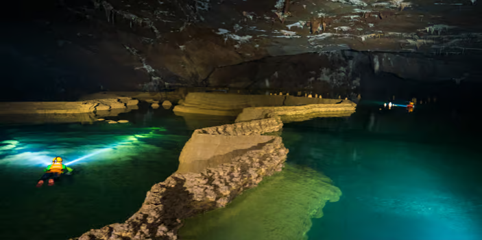 Underground cave river in Hang Va