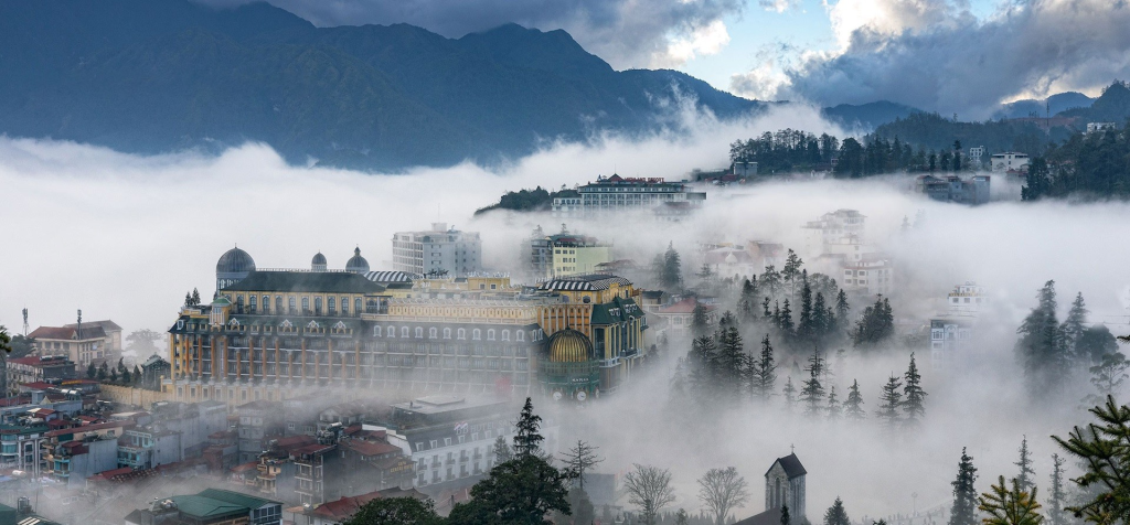 Sapa 2D1N Private Tour overlooking the cloud-covered mountains of Northern Vietnam